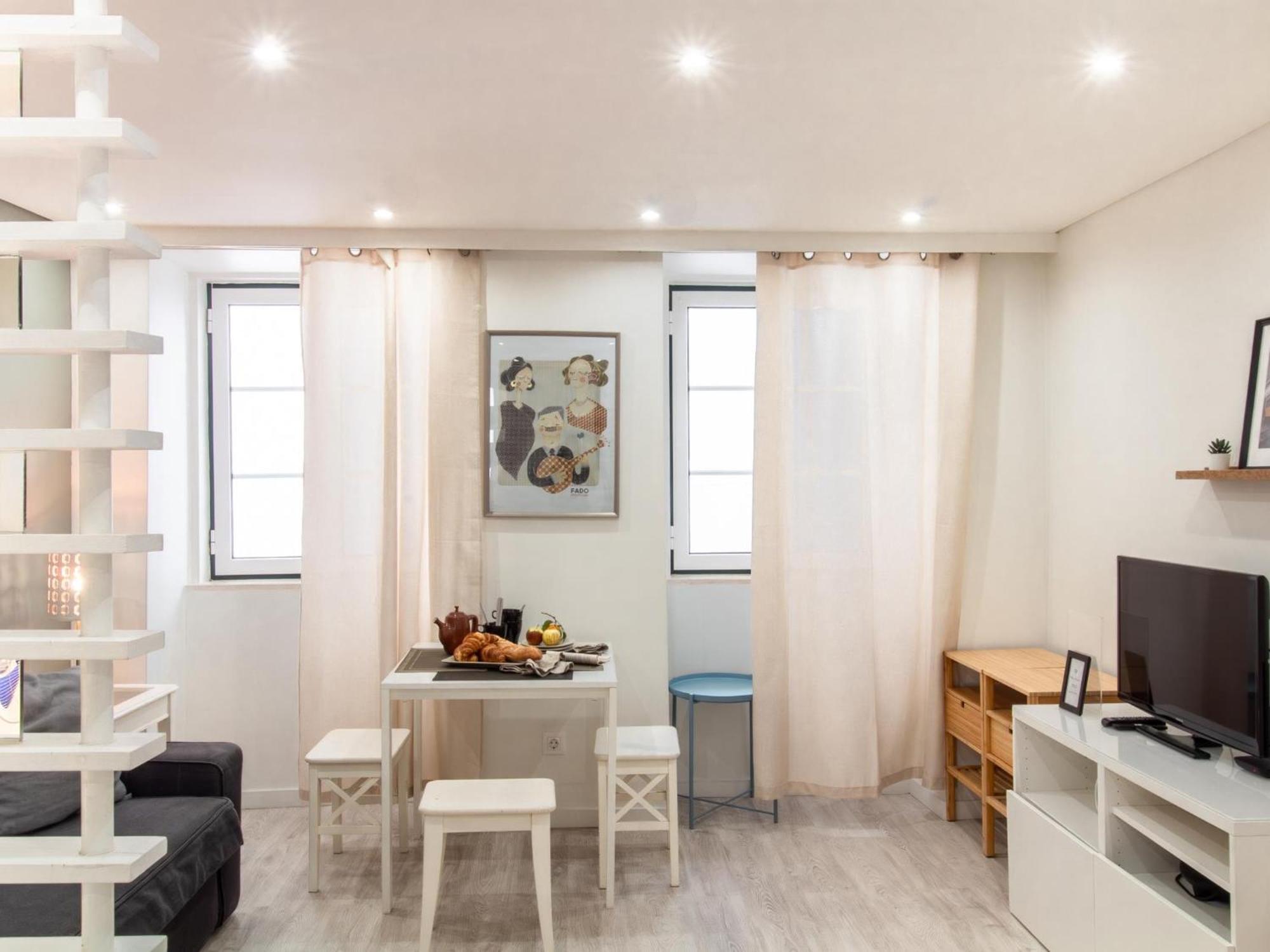 Madalena Second Floor Apartment Lisbon